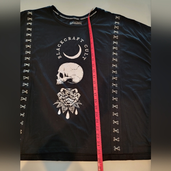 HOT TOPIC Blackcraft Crop Hook & Eye Graphic Tee Size 3 - Picture 14 of 16